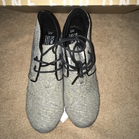 Toms Shoes - NIB Toms Desert Wedge Size 6.5