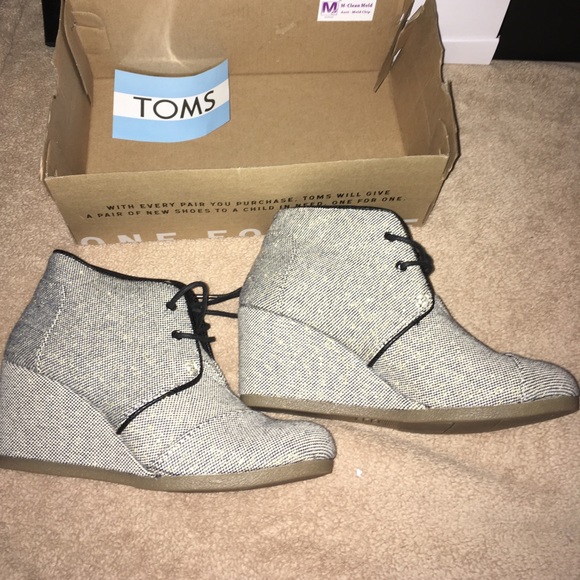 NIB Toms Desert Wedge Size 6.5 - Picture 2 of 3