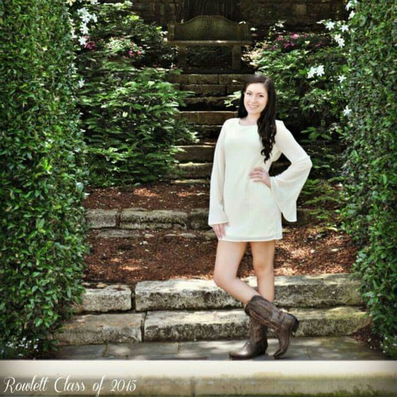 Meet your Posher, Ariana🌼 - Picture 4 of 6