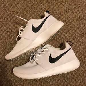 White/Black Nike Roshes