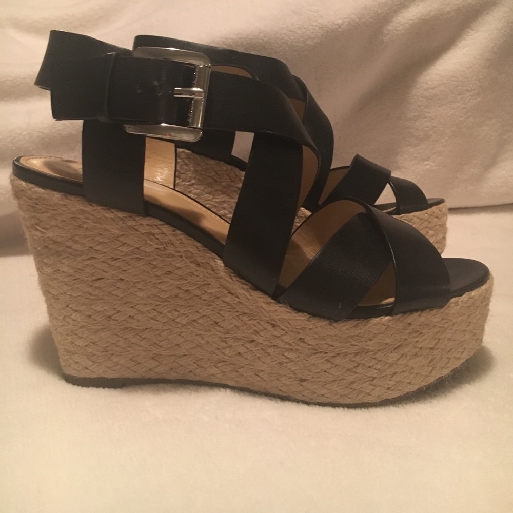Black wedges