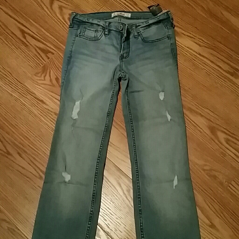 NEW WITH TAGS!! Hollister distressed jeans