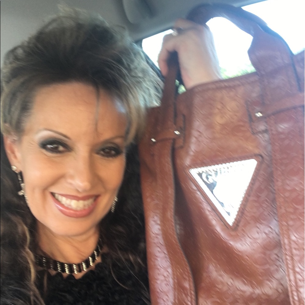 Meet your Posher, Connie