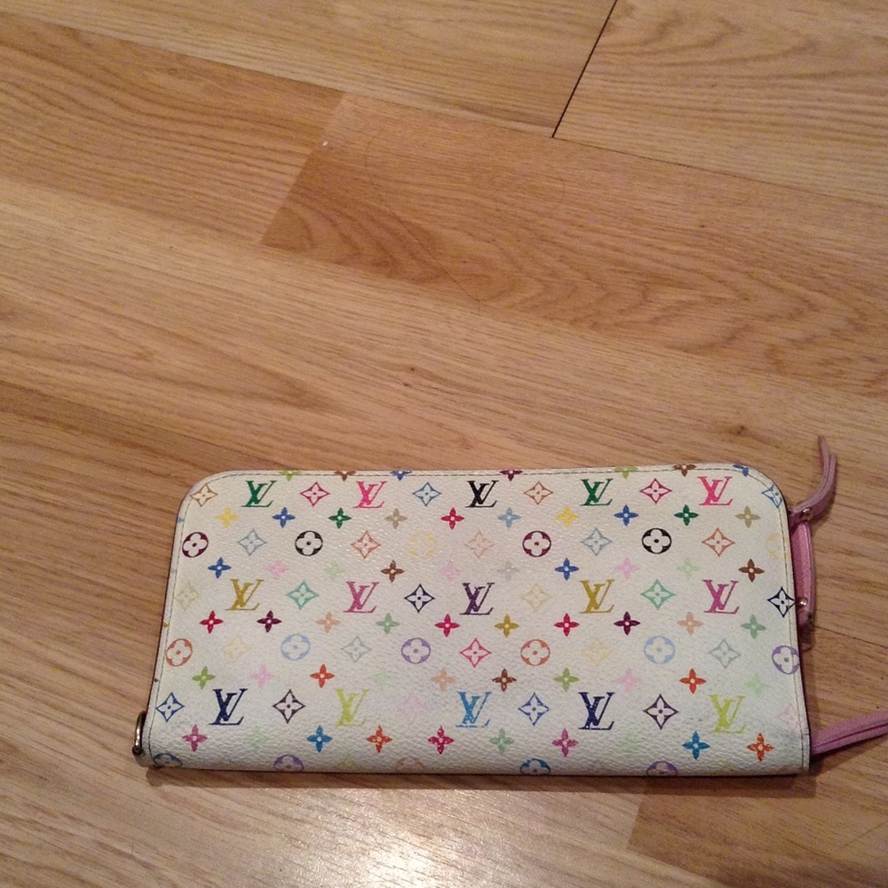 Re-selling LV wallet