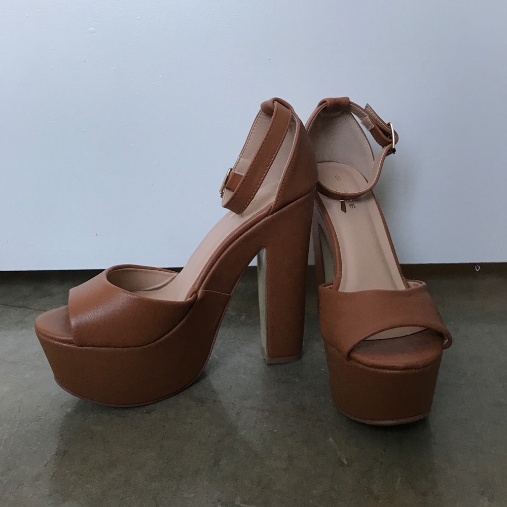 High pumps w chunky heel