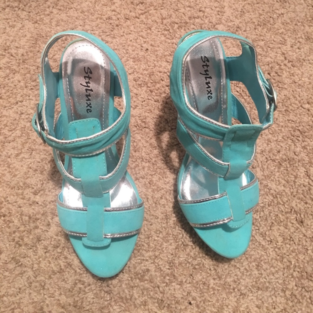 Heels - Picture 2 of 2