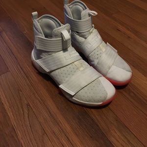 Nike Lebron soldier 10