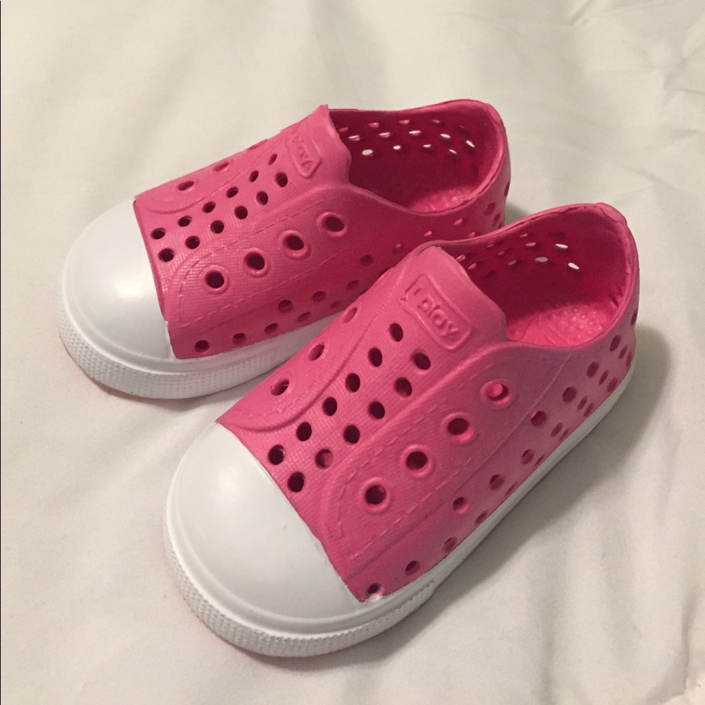 i play toddler size 4 sandals