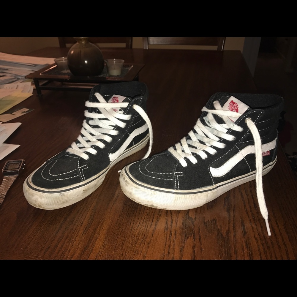 Regular ol' mid/high top old skool vans