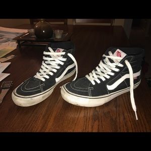 Regular ol' mid/high top old skool vans