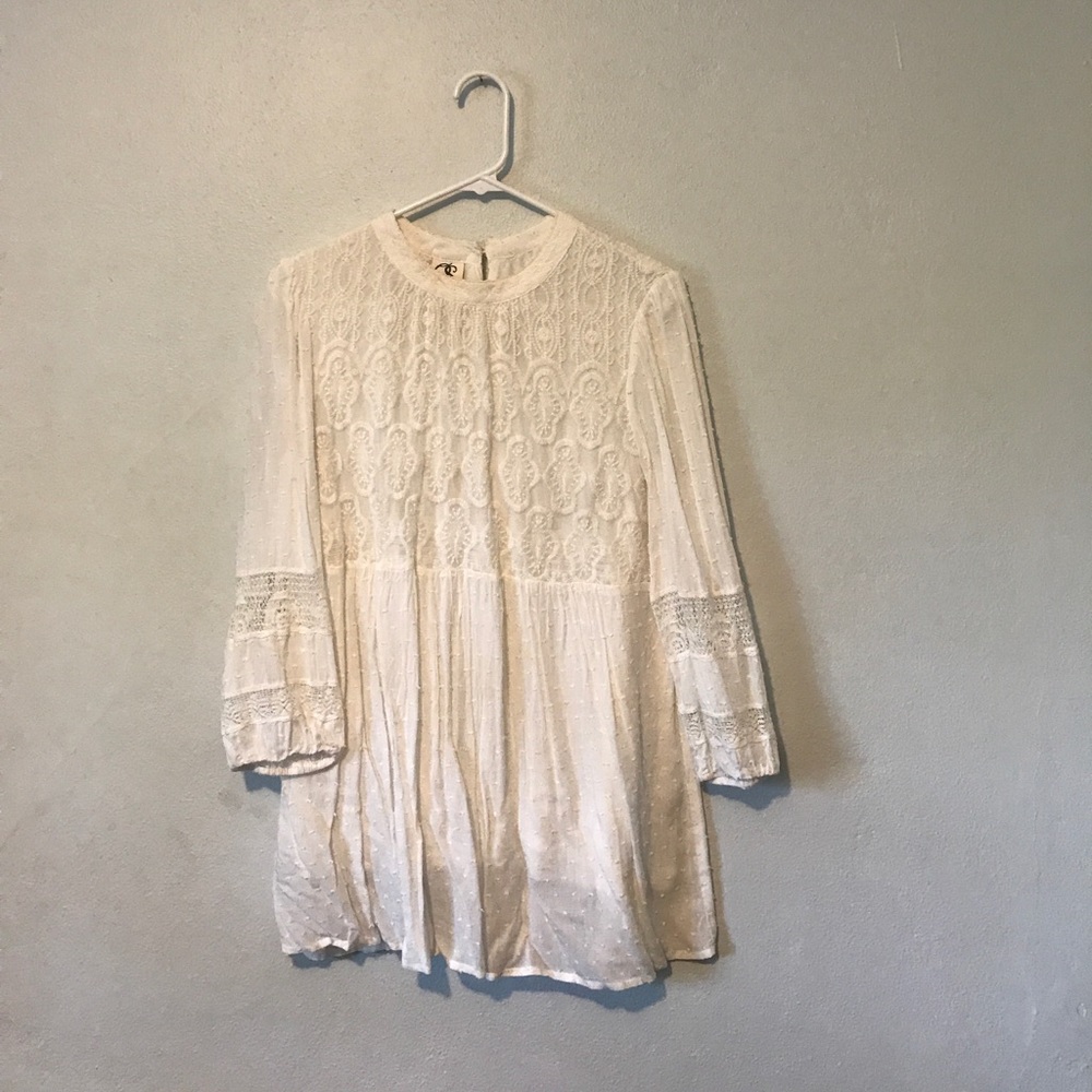 Beautiful Anthropologie lace detail top size M