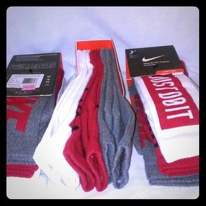 NIKE JUST DO IT SOCKS SIZE 8- 12 3pack