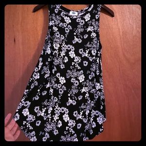 Black and white flower tank