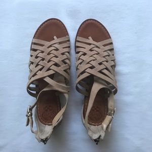 Vince Camuto Syndia Sandal in Neutral Tan