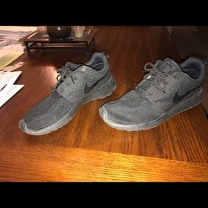 All black nike roshes