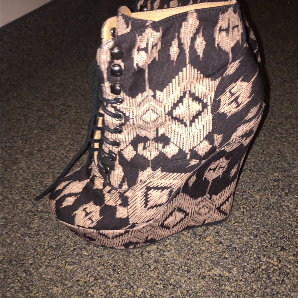 Pumps - Picture 3 of 3