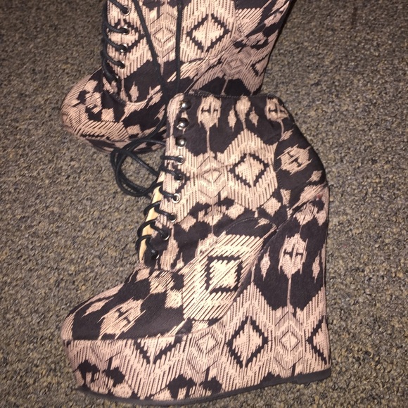 Pumps - Picture 1 of 3