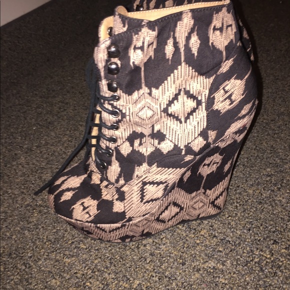 Pumps - Picture 3 of 3