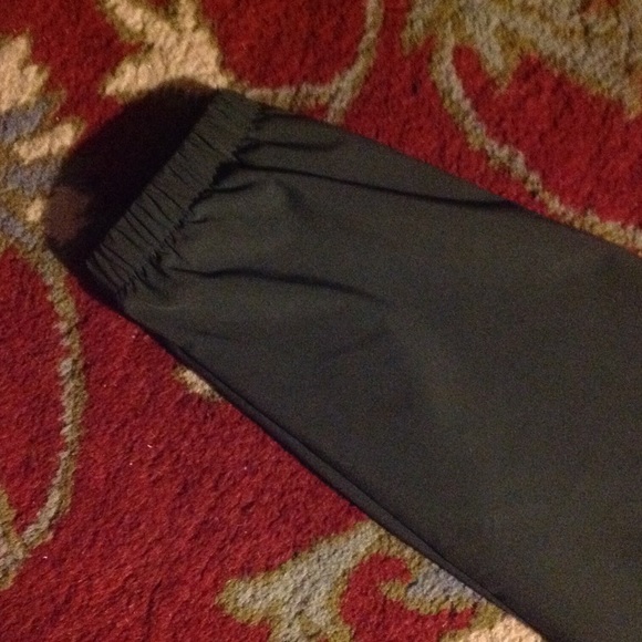 Ladies UnderArmour dri fit joggers - Picture 2 of 4