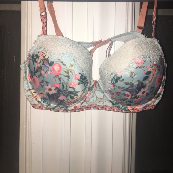 Victoria's Secret Floral Bra. - Picture 1 of 3