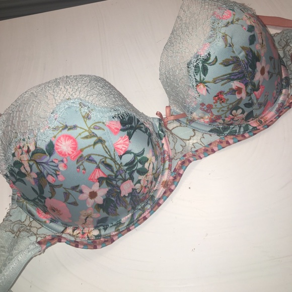 Victoria's Secret Floral Bra. - Picture 2 of 3