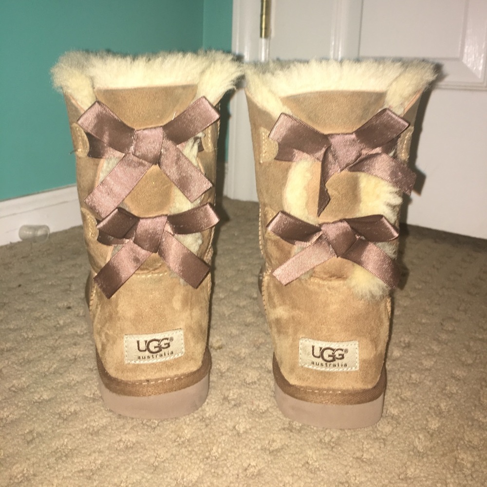 UGG women's bailey bow 2 chestnut