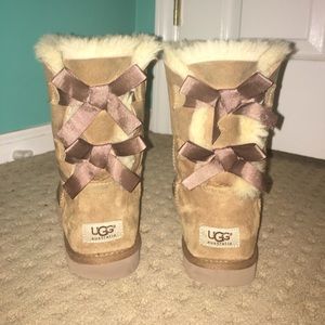 UGG women's bailey bow 2 chestnut