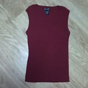 Red  sleevless sweater tank top