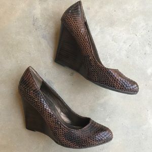 Brown snakeskin wedges