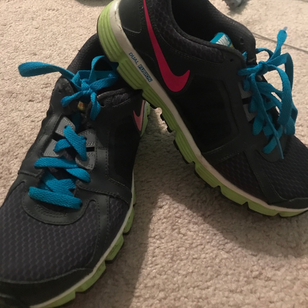 Nike tennis shoes