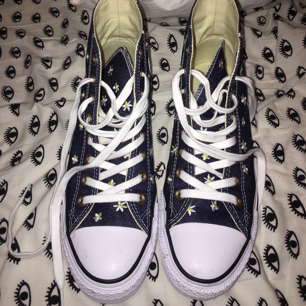 Daisy pattern Converse high tops GREAT CONDITION