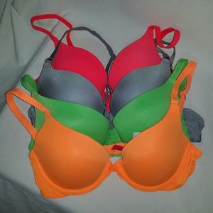 4 Victoria Secret Pink Push Up Bras
