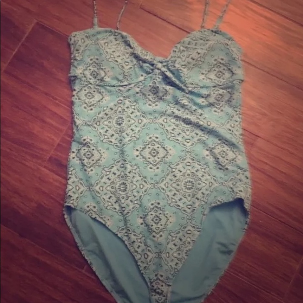 Ladies Old Navy  print one piece swim suit size XL