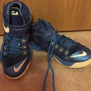 Size 7 kids lebrons