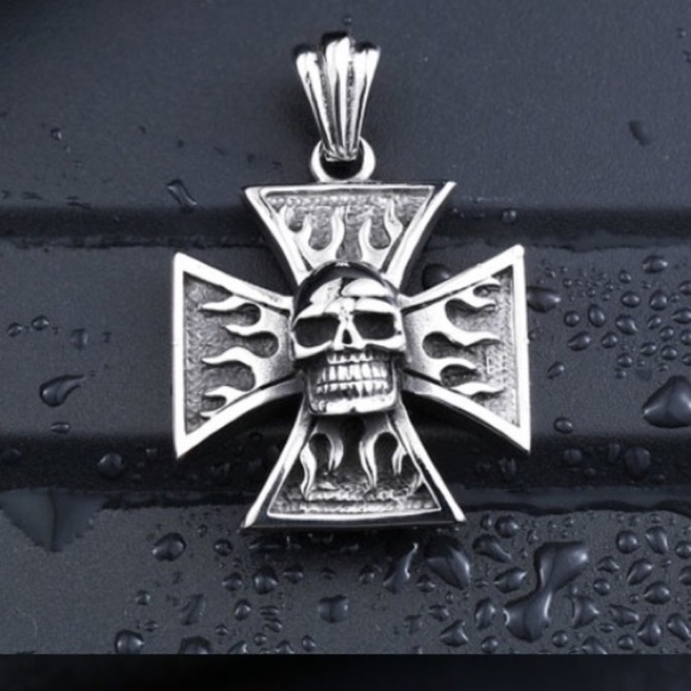 Iron Flame Cross Skull Biker Stainless With Chain - Picture 8 of 8