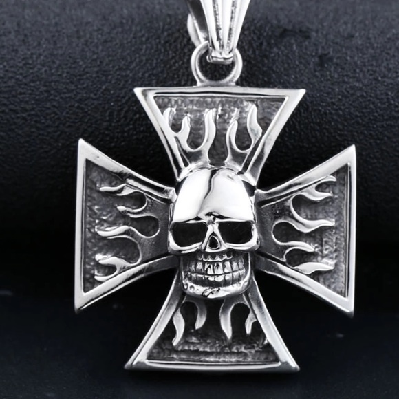Iron Flame Cross Skull Biker Stainless With Chain - Picture 2 of 8