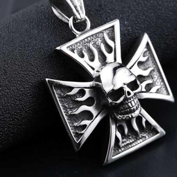 Iron Flame Cross Skull Biker Stainless With Chain - Picture 5 of 8