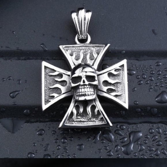 Iron Flame Cross Skull Biker Stainless With Chain - Picture 8 of 8