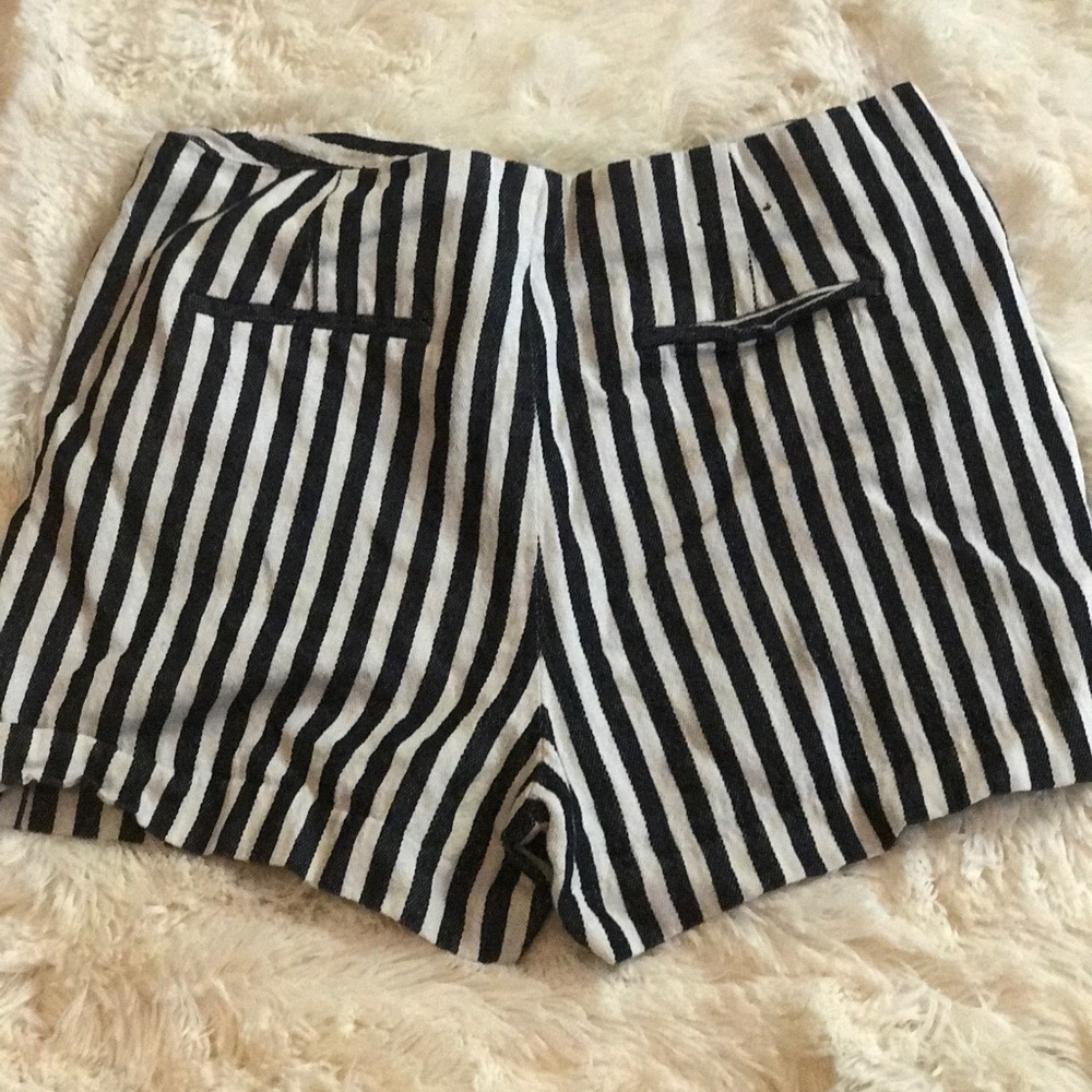 BANANA REPUBLIC SHORTS