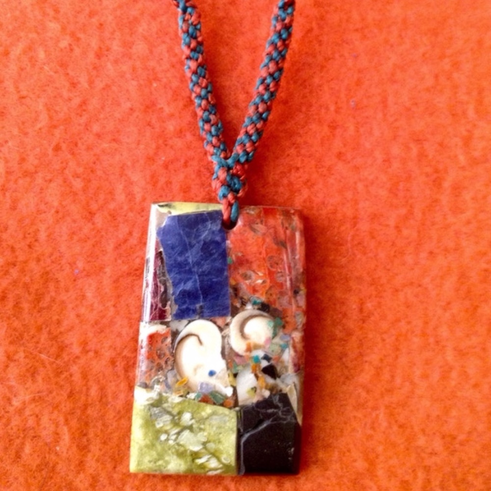 Natural shell necklace.