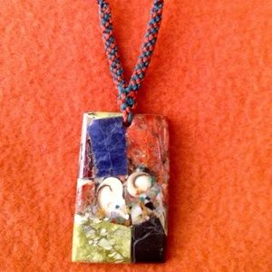 Natural shell necklace.