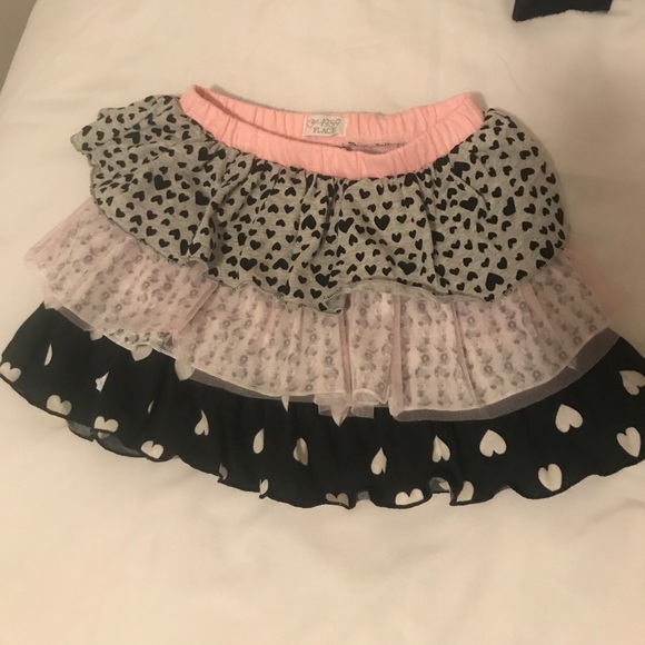 Girl sequined sweater 5/6 children's place skirt 4 - Picture 3 of 3