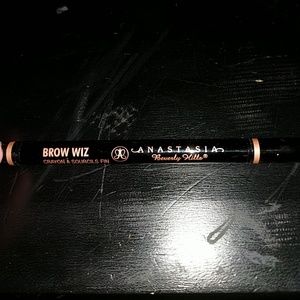 *USED* Anastasia Beverly Hills Brow Wiz Soft Brown