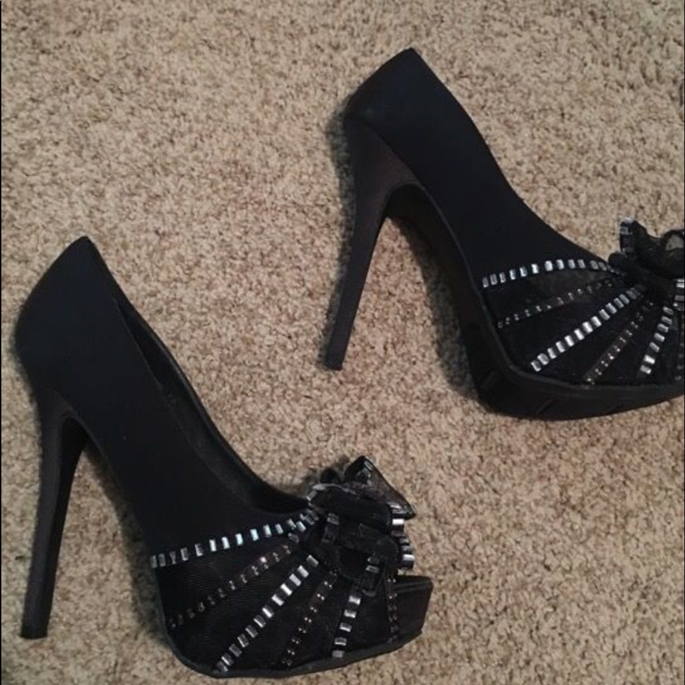 Heels - Picture 3 of 3