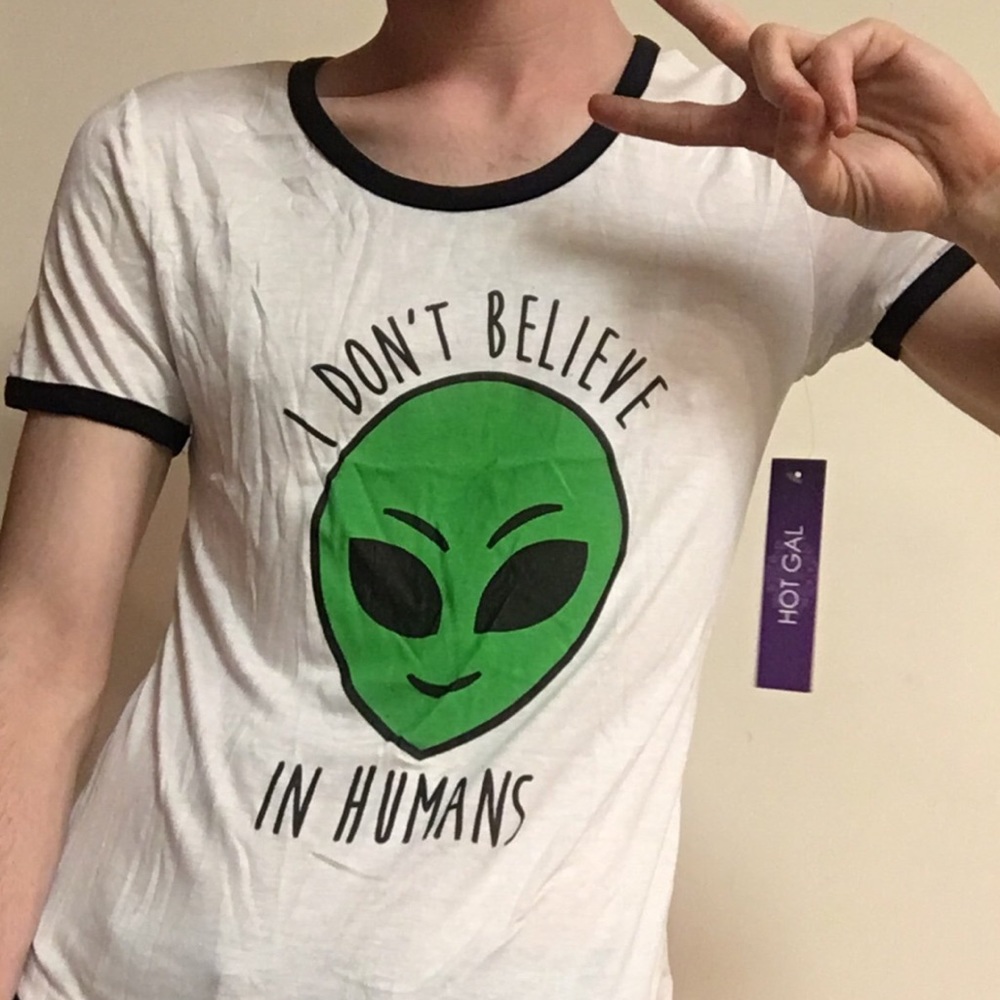 👽 I Don't Believe in Humans Graphic Tee 👽 NWT
