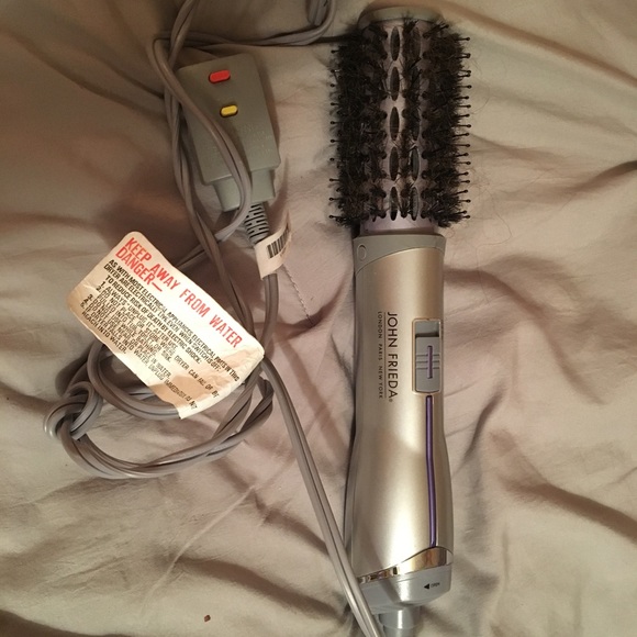 john frieda Other - John Frieda blow out brush
