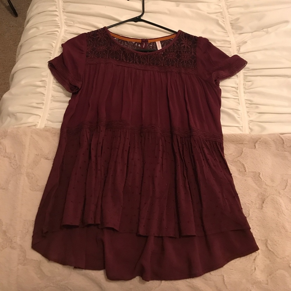 Red shirt sleeved blouse