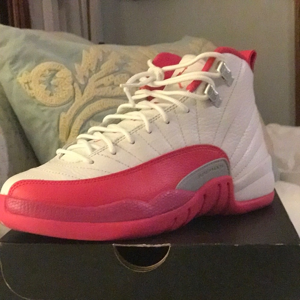 Jordan 12 "valentines" GS size 6