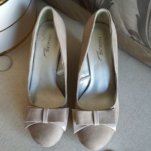 Tan wedge heels with bow