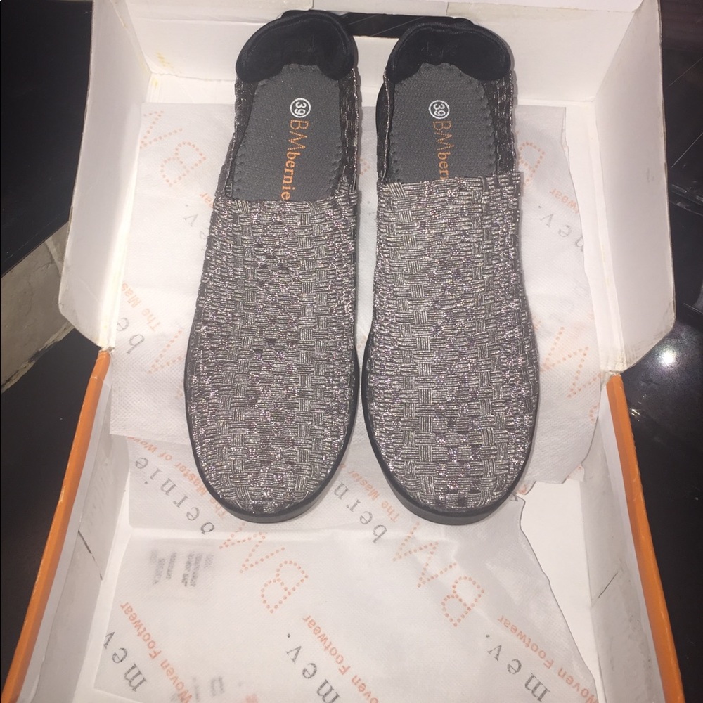 bernie mev. smooth cha cha. color gunmetal.